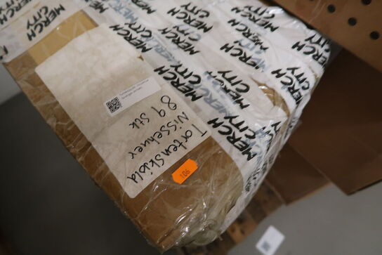 Palle med div. Merchandise bl.a. madkasser, julehuer m.m.