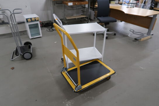 Skraldespandsstati samt 2 stk. vogne