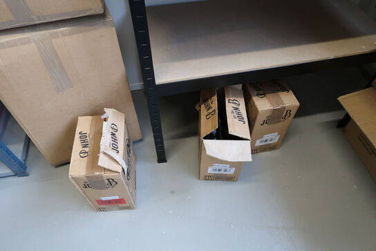 Lagerreoler med div. Merchandise m.m.