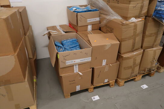 Palle med div. Merchandise bl.a. Tøj, huer m.m.