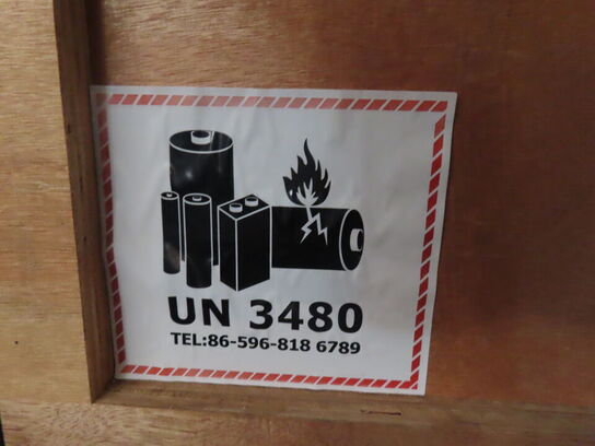 Kasse med 30 stk lithium ion batterier WINSTON