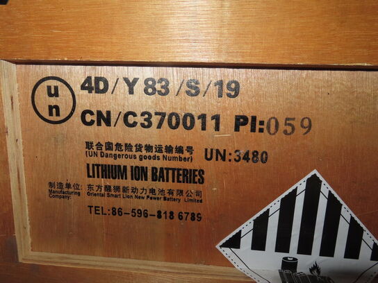 Kasse med 30 stk lithium ion batterier WINSTON