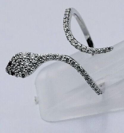 Slangering af 14 kt. hvidguld prydet med talrige brillantslebne diamanter, samlet ca. 0.41 ct