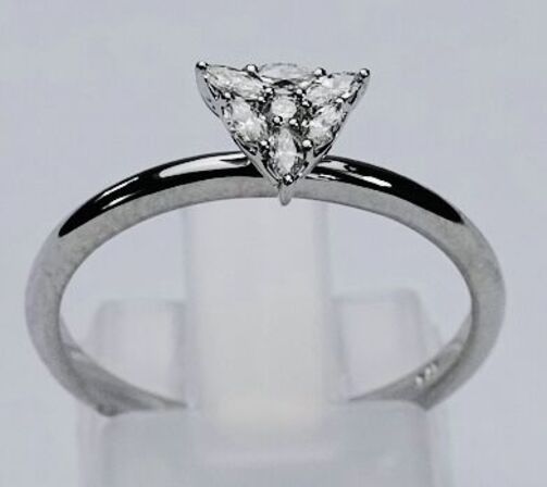 Brillantring af 9 kt. hvidguld prydet med diamanter