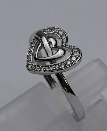 Diamantring af 14 kt. hvidguld prydet med brillantslebne diamanter, ca. 0.14 ct.