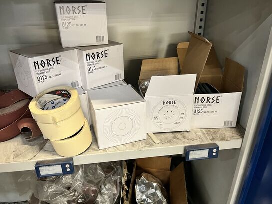 Stålskab m. Indhold