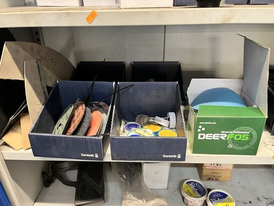 Stålskab m. Indhold