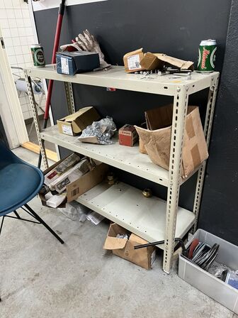 5 stk. Reoler m. Indhold m. Rullebord ca. 100c45x75 cm