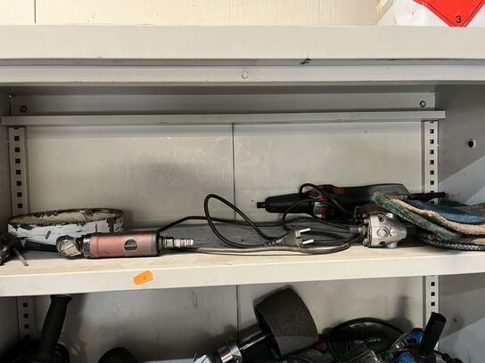 Stålskab m. Indhold