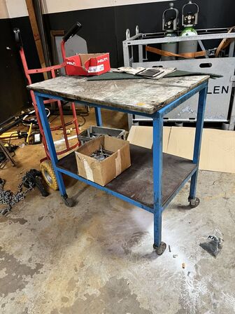 5 stk. Reoler m. Indhold m. Rullebord ca. 100c45x75 cm