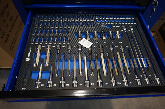 Metallo Værktøjsvogn XXL med værktøj og 7 skuffer og skab 