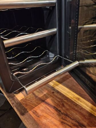 Vinkøleskab.  CASO. 