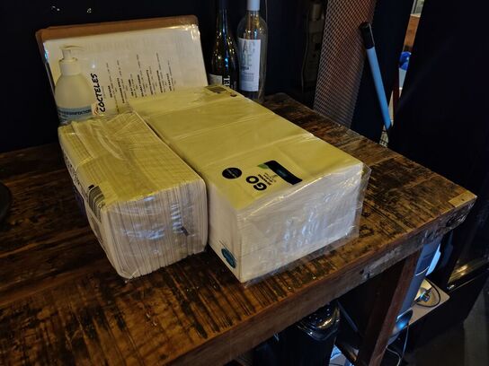 Højbord med to skamler.