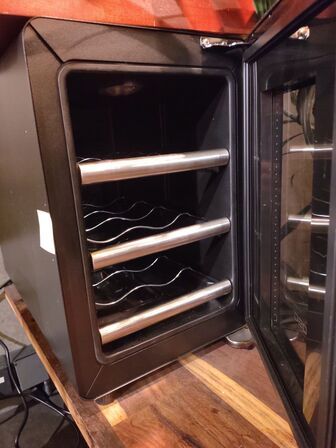 Vinkøleskab.  CASO. 