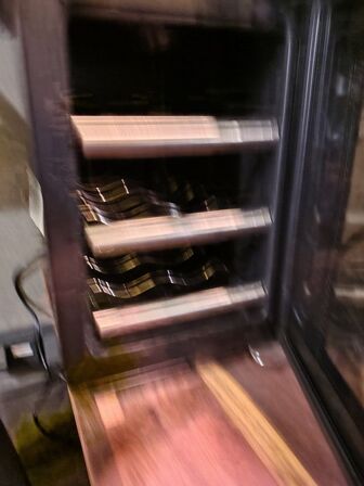 Vinkøleskab.  CASO. 