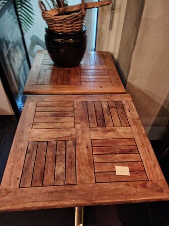 Højbord med to forskellige skamler.