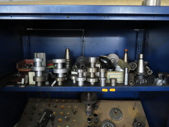 Værktøjsskab med indhold