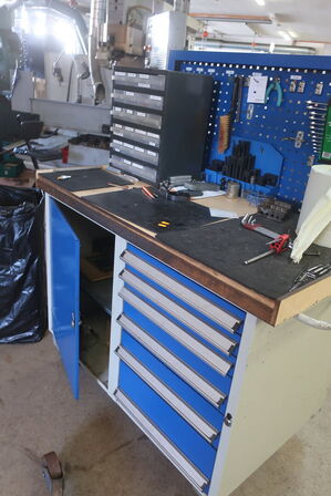 Værkstedsvogn med indhold