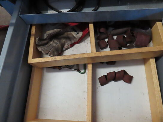 Filebænk med indhold