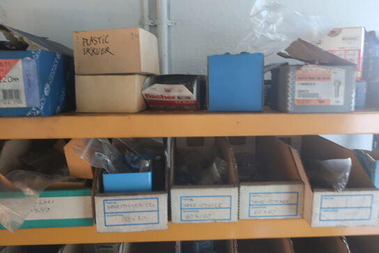 2 fag. reol med indhold