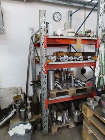 Div. reoler med metalemner