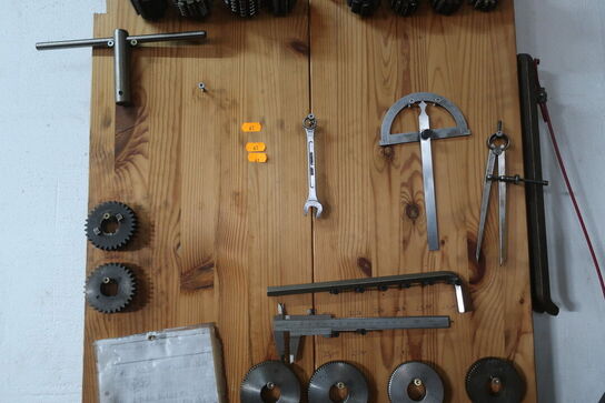 Tavle med værktøj til tandhjulsfræsning