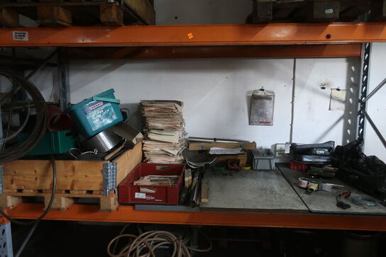 Palle reol med indhold