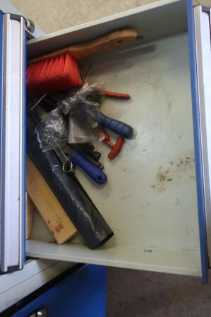 Værkstedsvogn med indhold