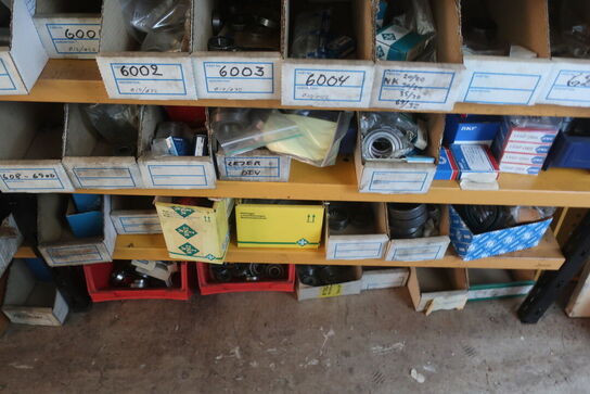 2 fag. reol med indhold