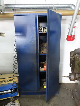 Værktøjsskab med indhold