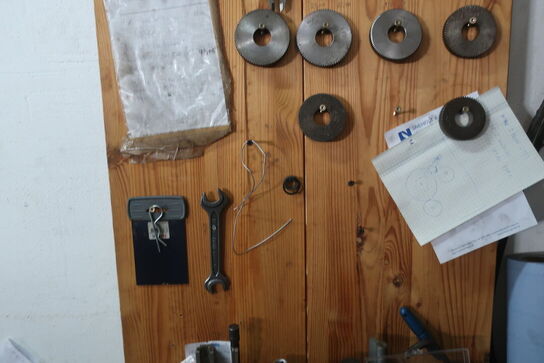 Tavle med værktøj til tandhjulsfræsning