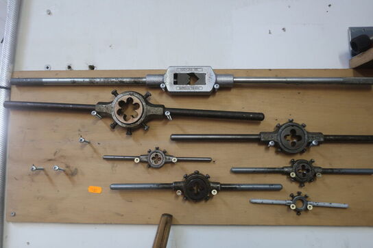 Værktøj og tilbehør på hylderne