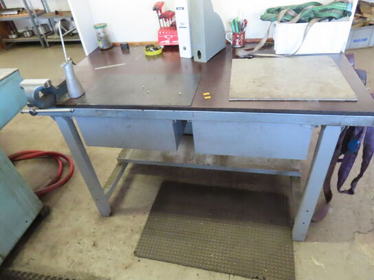 Filebænk med indhold