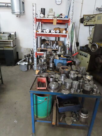 Div. reoler med metalemner