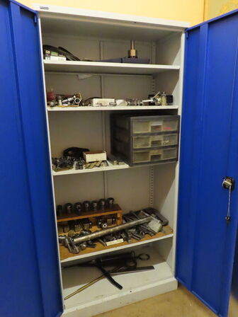 Værktøjsskab med indhold