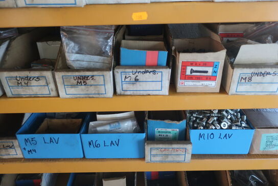 2 fag. reol med indhold