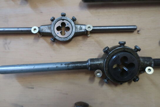 Værktøj og tilbehør på hylderne