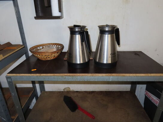 Div. reoler og vogne med indhold af værktøj og metalemner