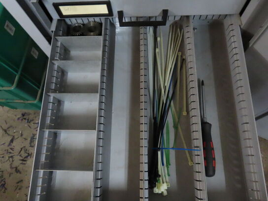 Værktøjsskabe med indhold