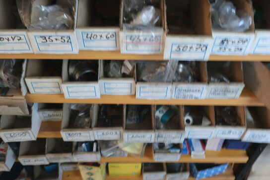 2 fag. reol med indhold