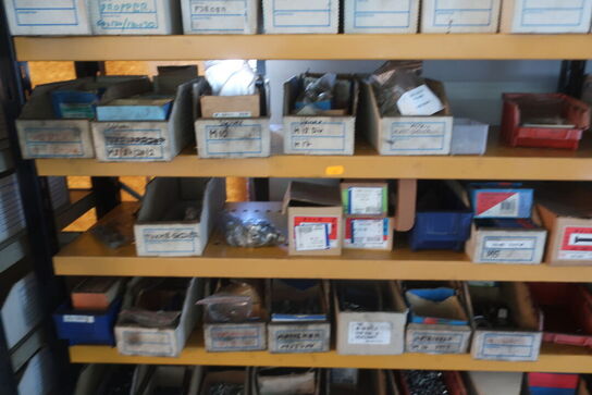 2 fag. reol med indhold