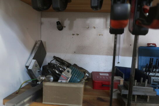 Værktøj og tilbehør på hylderne