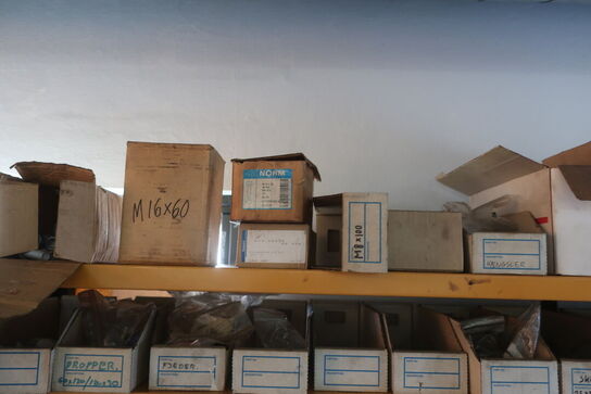 2 fag. reol med indhold