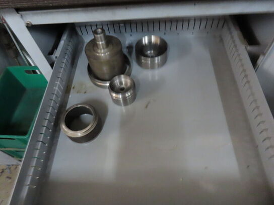 Værktøjsskabe med indhold