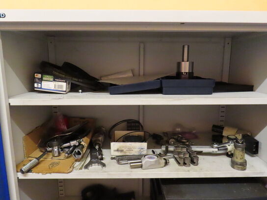 Værktøjsskab med indhold