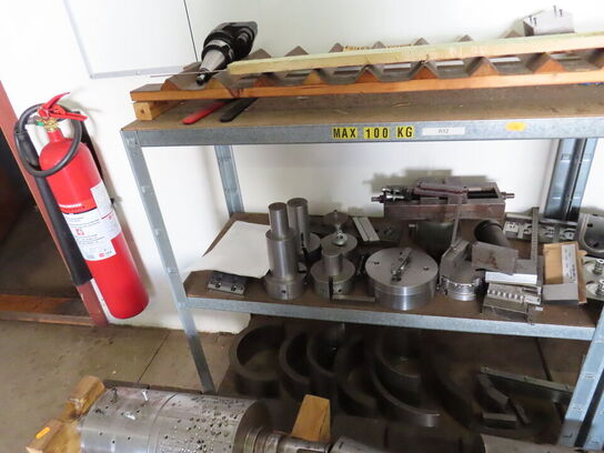 Div. reoler og vogne med indhold af værktøj og metalemner