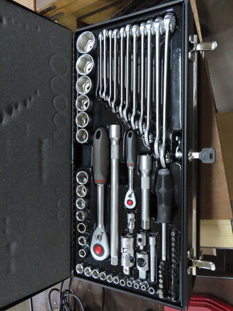 Værktøjstaske med indhold