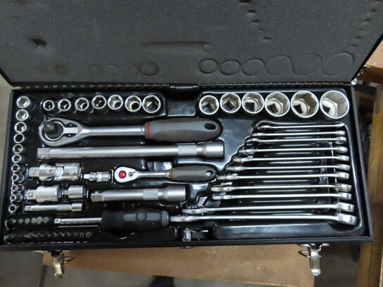 Værktøjstaske med indhold