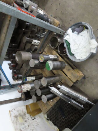 Div. reoler med metalemner