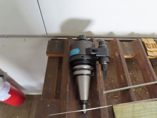 Div. reoler og vogne med indhold af værktøj og metalemner